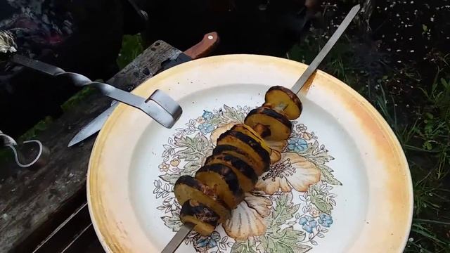 Шашлык из картофеля на мангале барбекю паровозе очень вкусный