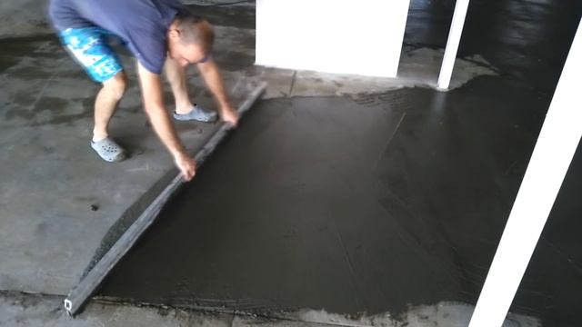 Выравнивание пола плиточным клеем. смотреть онлайн