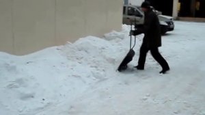 Движок для снега на колесах