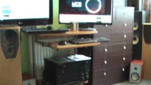 Playing music on the Mission m73 speakers with the yamaha AX 590 stereo amplifier