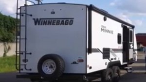 Один из лучших брендов в мире. Внедорожный прицеп автодом Winnebago Micro 2108DS на 4 спальных места