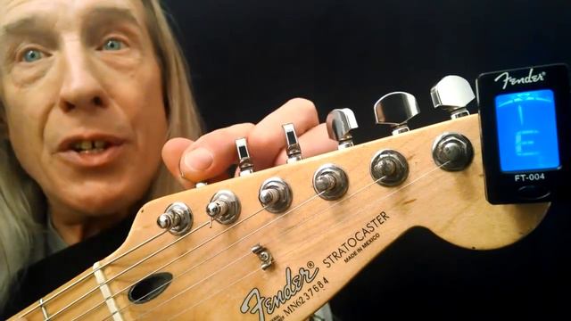 Fender FT 004 Tuner Demo, Part I смотреть онлайн