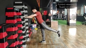 Разгибания бедра стоя (Махи ногой назад)