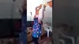 Самый красивый попа в середине Азии