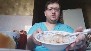 ИДУ С МАМОЙ В МАГАЗИН ЗА ПРОДУКТАМИ И ОБЕДАЮ ДОМА ПЕЛЬМЕШКАМИ