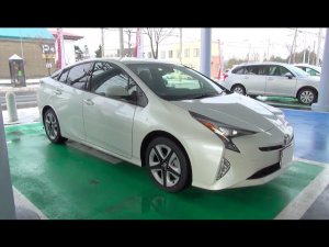 2016  TOYOTA PRIUS A Premium обзор Японского автомобиля с правым рулём.