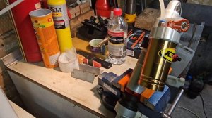 Самодельный вакууматор для амортизаторов WP отлично работает.