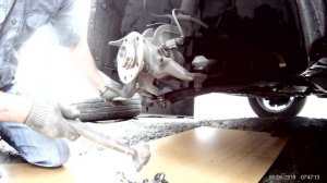 Как я снимал левую шаровую опору на Шкоде Ети