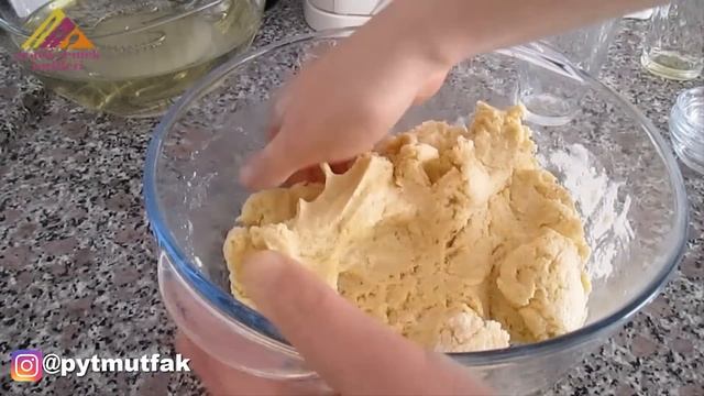 ÖYLE KOLAY BİR TATLI Kİ ?10 DAKİKANIZI ALACAK?LOKUM GİBİ  İRMİK TATLISI İFTAR İÇİN ŞAHANE BİR TARİF смотреть онлайн