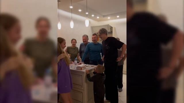 РЕАКЦИЯ НА ПОДАРОК. ДЕНЬ РОЖДЕНИЯ СЕСТРЫ ПАРАДЕЕВИЧА