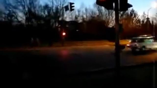 Как быстро проехать перекрёсток смотреть онлайн