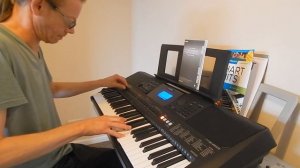 Yamaha PSR E453