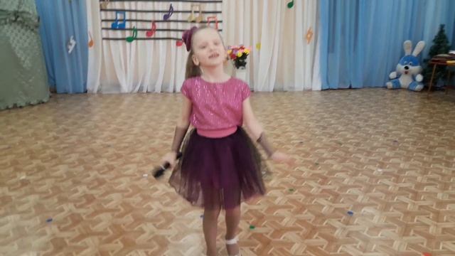 "Веселая песенка" поет Ясабиева Рияна ????⚘⚘⚘ смотреть онлайн