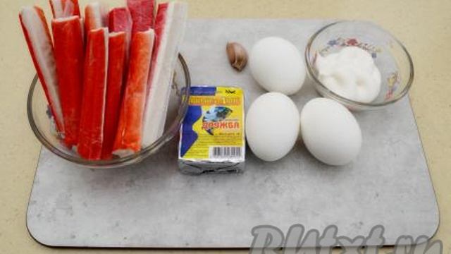 Закуска Рафаэлло из крабовых палочек и сыра