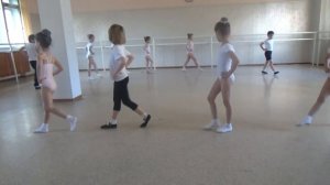 Урок хореографии для детей в школе балета. Шаги по кругу| Youth Classic Ballet