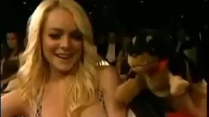 Эминем стебается над Линдсэй Лохан