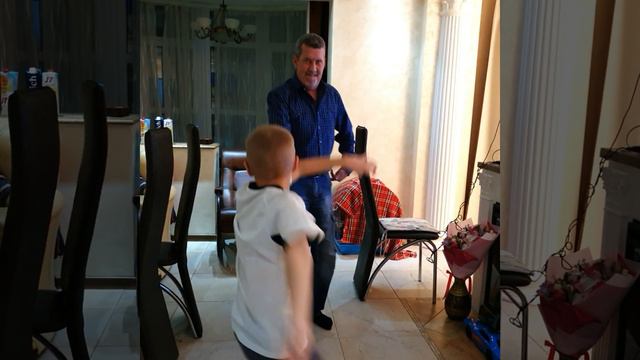 внук танцует с дедом🥰🥰 у бабушки Д.рождение смотреть онлайн