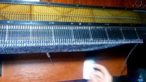 Необычная вязаная шапка. Вязание на машине Нева 2