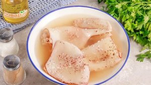 Жареная картошка с кальмарами на сковороде