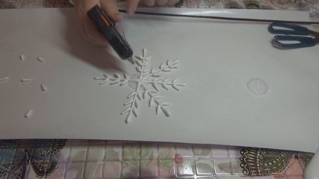 снежинки из ватных палочек, смотрятся шикарно