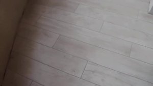 Укладка керамогранита на балконе. Керамогранит под дерево.
