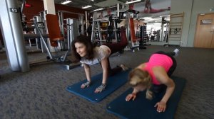 Парни Против Девушек в Спортзале! Girls vs Guys at Gym