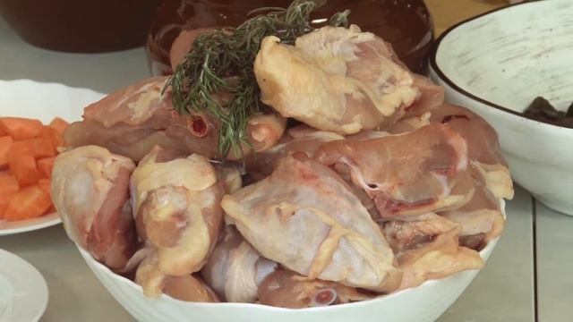 Мясо с овощами  в горшочках  по - боярски