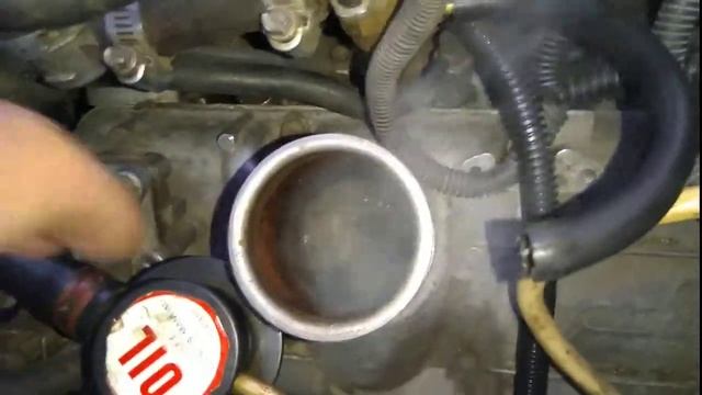 Парит с маслозаливной горловины Вольво 760 с двигателем В28Е смотреть онлайн