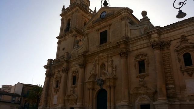 Sicilia,Ragusa,chiesa di san Giovanni (Сицилия,Рагуза,площадь сан джованни),(2015г) смотреть онлайн