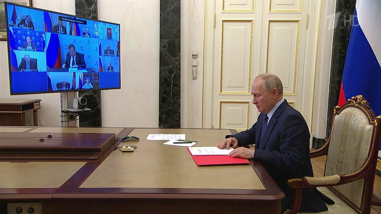 Поддержку участников СВО и их близких президент обсудил с постоянными участниками Совбеза РФ