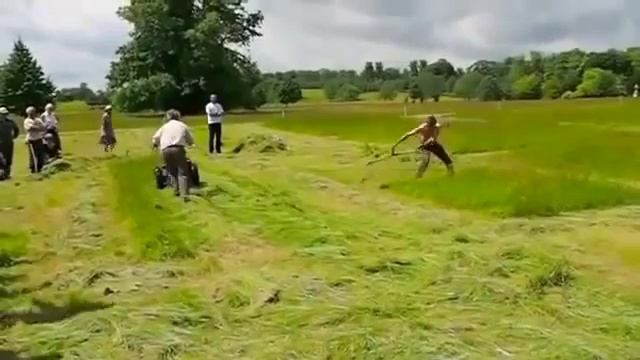 Газонокосилка против косы смотреть онлайн