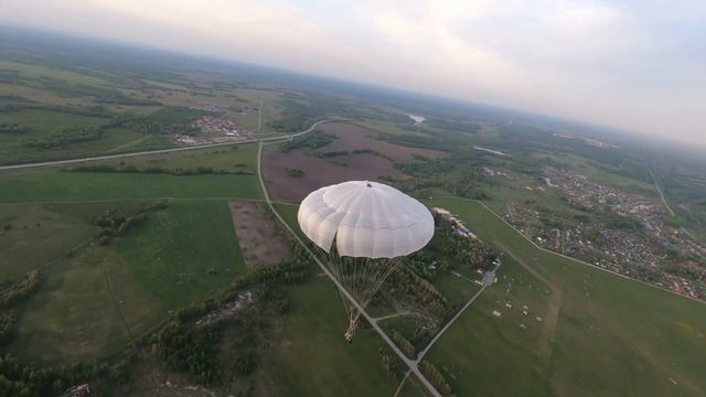 Самостоятельный прыжок с парашютом с высоты 900 метров смотреть онлайн