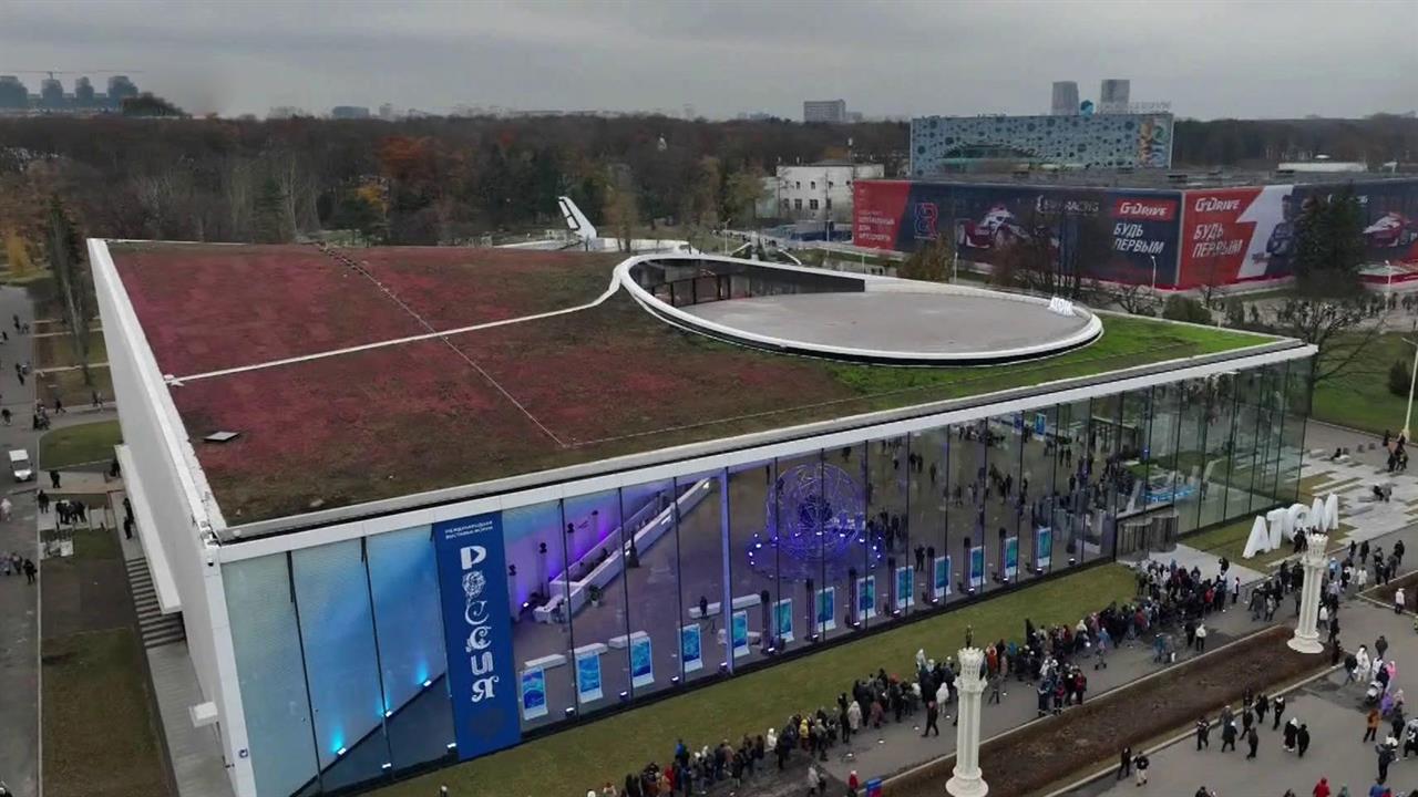 Гостей масштабной выставки "Россия" на ВДНХ ждет множество экскурсий и мастер-классов