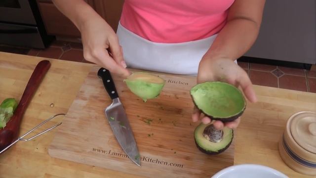 Tomato and Avocado Salad - Recipe by Laura Vitale - Laura in the Kitchen Ep 188 смотреть онлайн