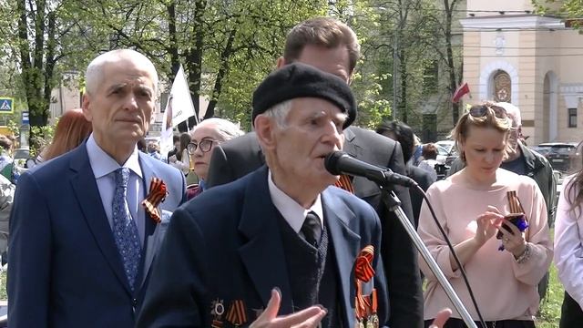 На площади Академика Курчатова зацветет триколор из сирени смотреть онлайн