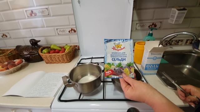 Ейск. Иду на ярмарку купить свежемороженой сельди. Обещаный мной вкуснейший посол селедки? смотреть онлайн