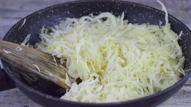 Капустный пирог тает во рту ! Самый простой рецепт заливного пирога с капустой в духовке!