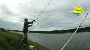 ДЕД ЛОВИТ НА ЛЮТУЮ ОСНАСТКУ и ОТДАЕТ МНЕ СВОЮ ПРИКОРМКУ. ПОНЕСЛАСЬ! РЫБАЛКА на ДОНКИ.