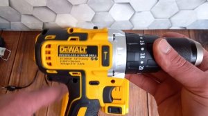 Шуруповёрт девалт бесщеточный ударная 21 вольт 2 ампер. Аналог DEWALT