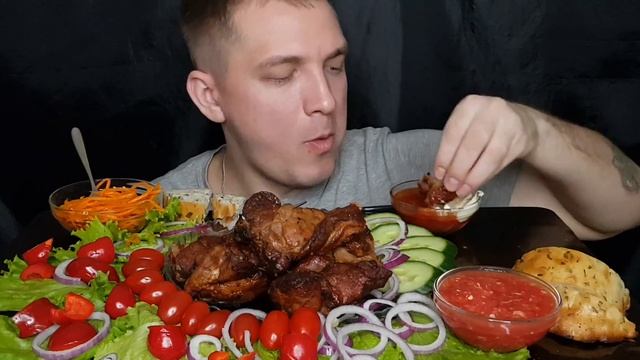 MUKBANG /Сочнейший ШАШЛЫК /Истории из детства /Нарушал запреты? #обжор #мукбанг #шашлык #роллы смотреть онлайн