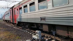 Электропоезд прибывает на станцию Рыбацкое