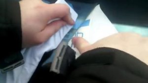 Как правильно наклеивать наклейку на стекло автомобиля.