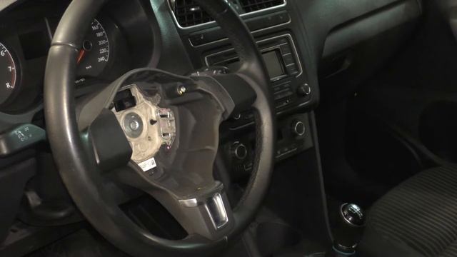 VW Polo Sedan - Как снять руль смотреть онлайн