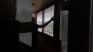 Раздвижная система и жалюзи к ней