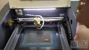 Лазерный станок MCLaser 3020 режет кожу