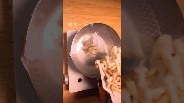 mushroom with Preserved Pork！！白玉菇炒腊肉！