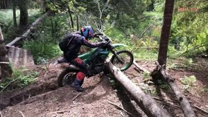 Различные техники преодоления препятствий на эндуро мотоцикле. Видеоинструкция «Эндуро Шапки».