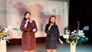 Наталья Гороховская и Людмила Байрамова песня "Спускается над озером закат"