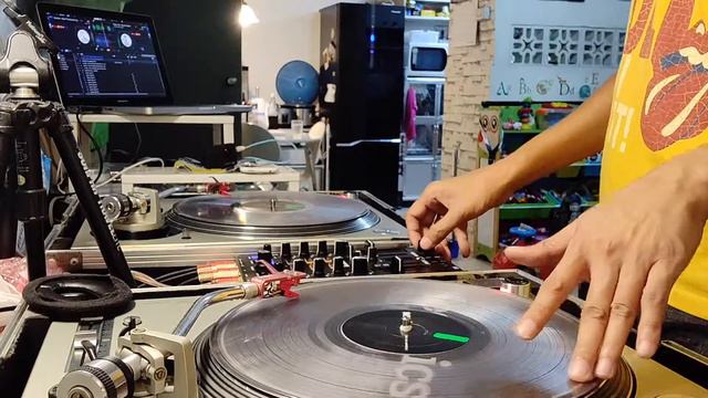 Testing the Remapped Touch-Activated Knobs on the Akai AMX Pro and Serato DJ Pro. смотреть онлайн