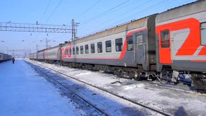 Поезд №240 Москва-Владивосток прибывает на станцию Зима ВСЖД